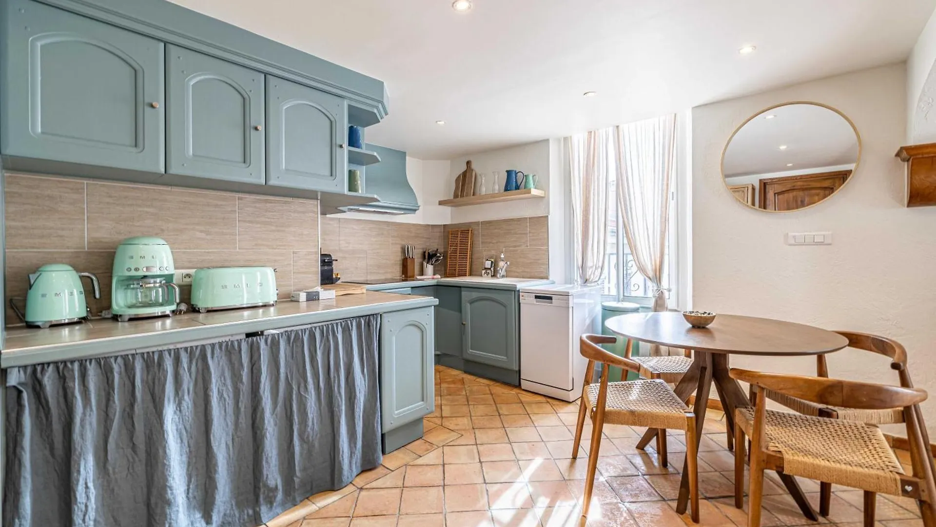Charming Apartment Heart Of Suquet Neighborhood Cannes France